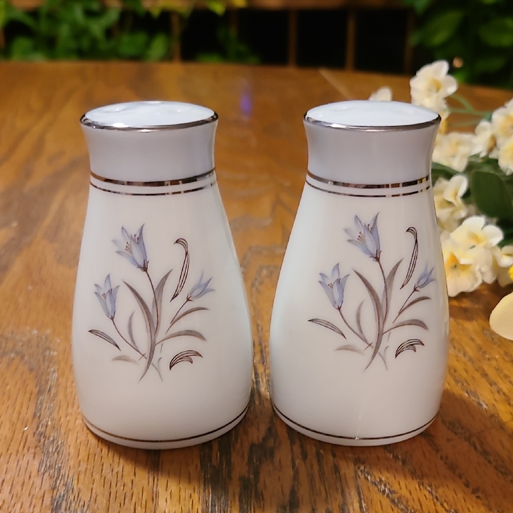 Noritake Bluebell White and Blue Floral Salt Shakers
